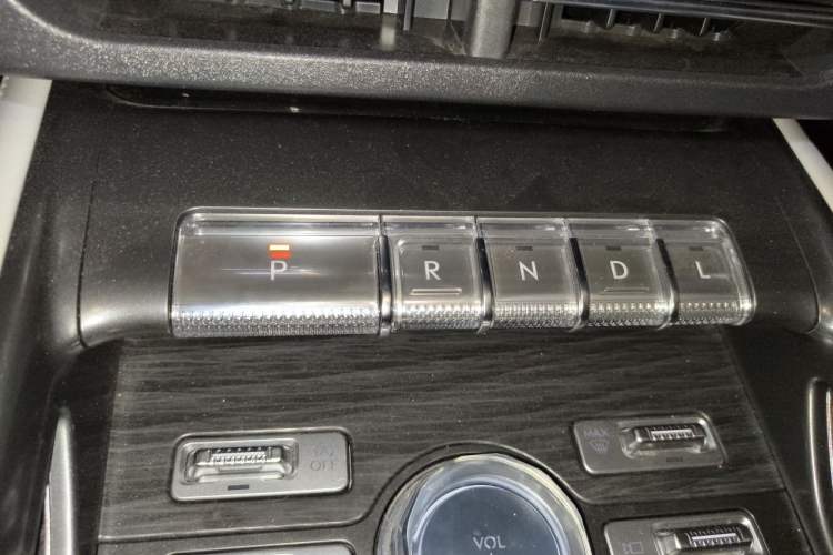 Used Lincoln Nautilus 2023 2.0T All-Wheel-Drive Luxury Edition Gear Lever