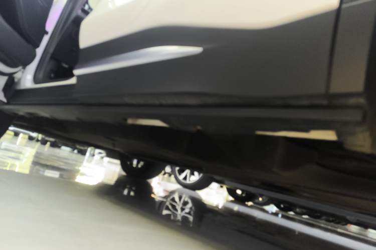 Used Lincoln Nautilus 2023 2.0T Four-Wheel Drive Zunrui Version Left Side Sill