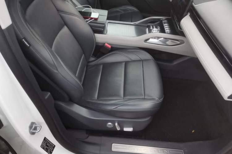Used Lincoln Nautilus 2023 2.0T All-Wheel-Drive Luxury Edition Right Front Seat