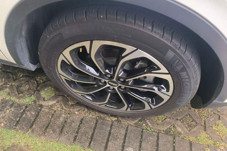 Used Lincoln Nautilus 2023 2.0T Four-Wheel Drive Zunrui Version Right Front Wheel Hub