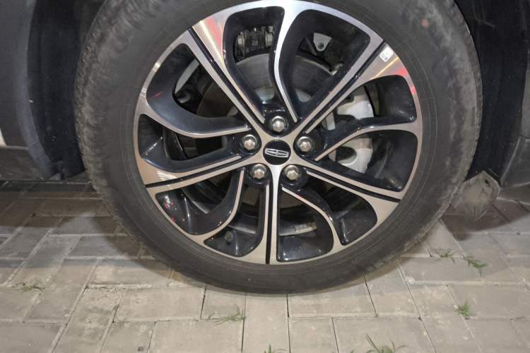 Used Lincoln Nautilus 2023 2.0T All-Wheel-Drive Luxury Edition Right Front Wheel Hub