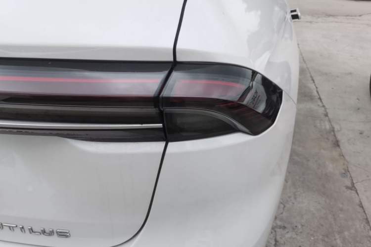 Used Lincoln Nautilus 2023 2.0T All-Wheel-Drive Luxury Edition Right Rear Taillight