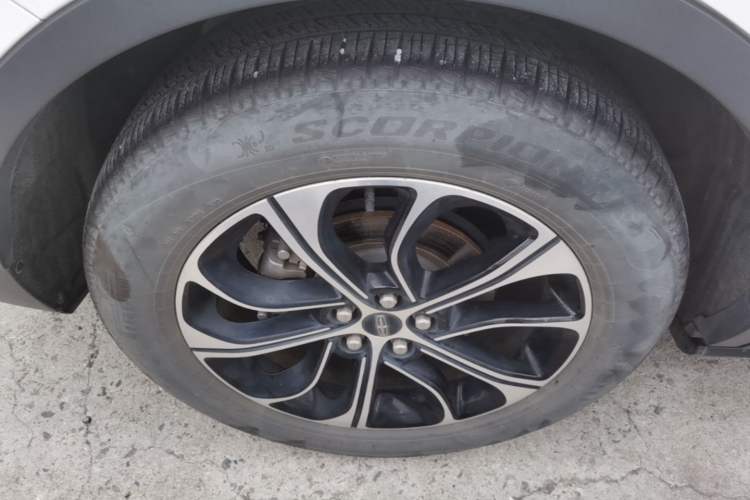 Used Lincoln Nautilus 2023 2.0T All-Wheel-Drive Luxury Edition Right Rear Wheel Hub