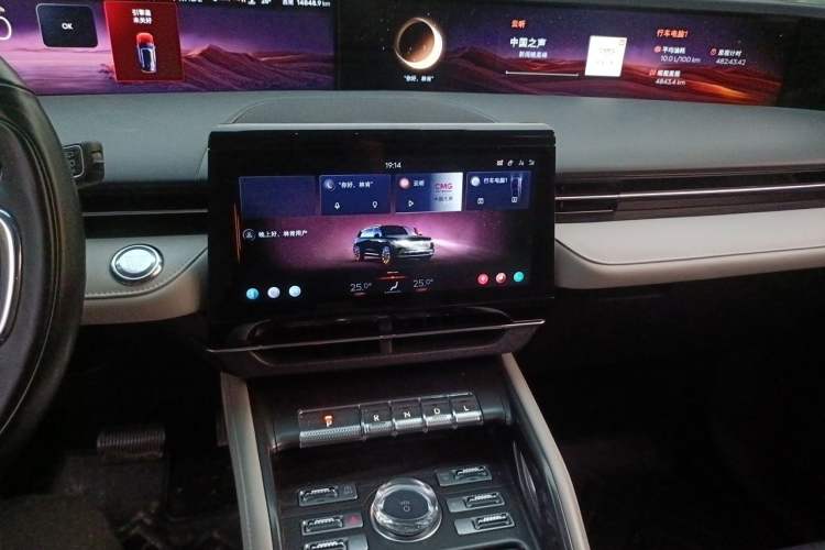 Used Lincoln Nautilus 2025 Model Facelifted 2.0T Four-Wheel Drive Zunyi Edition Audio And AC Panel