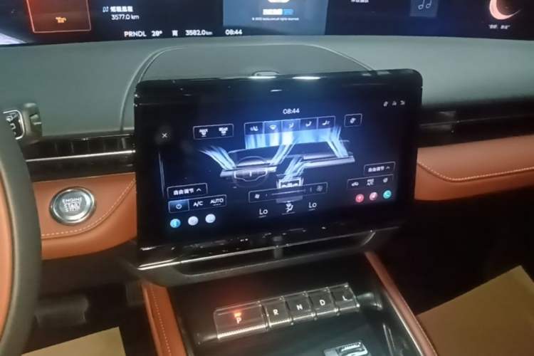 Used Lincoln Nautilus 2025 2.0T Four-Wheel Drive Luxury Edition Audio And AC Panel
