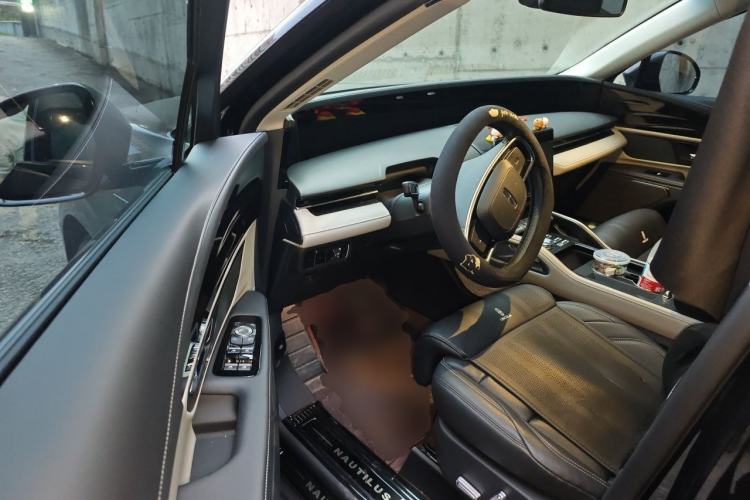 Used Lincoln Nautilus 2025 2.0T All-Wheel-Drive Luxury Hybrid Edition Driver Seat