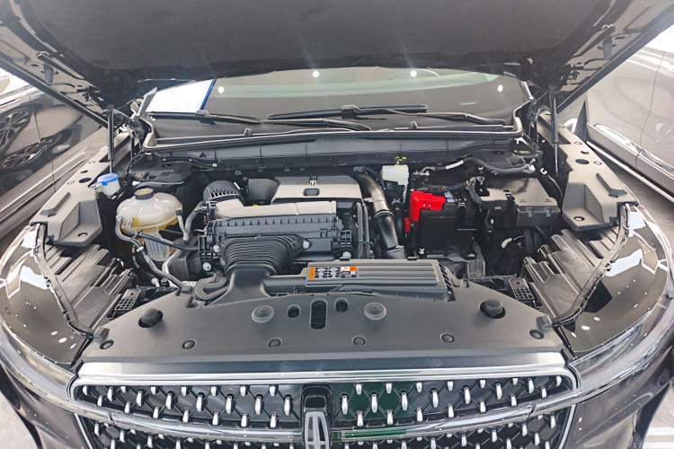 Used Lincoln Nautilus 2025 2.0T Four-Wheel Drive Luxury Edition Engine Bay