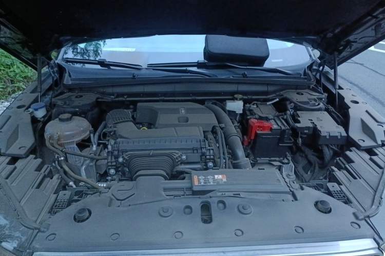Used Lincoln Nautilus 2025 Model Facelifted 2.0T Four-Wheel Drive Zunyi Edition Engine Bay
