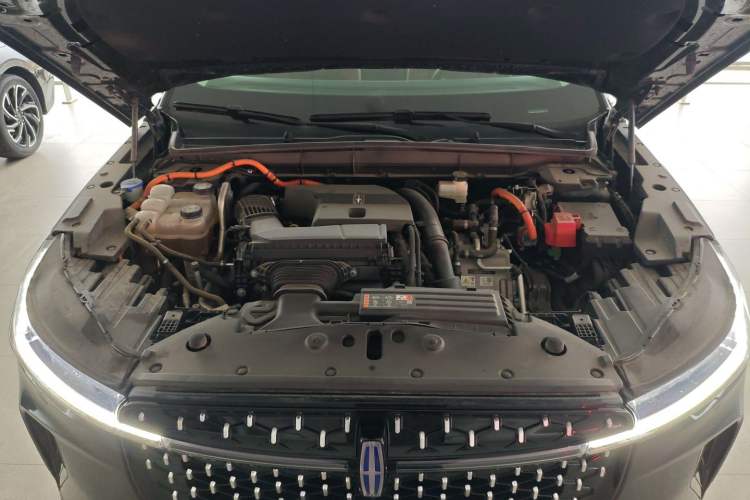 Used Lincoln Nautilus 2025 2.0T All-Wheel-Drive Luxury Hybrid Edition Engine Bay
