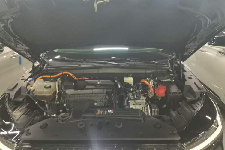Used Lincoln Nautilus 2025 2.0T All-Wheel-Drive Luxury Hybrid Edition Engine Bay