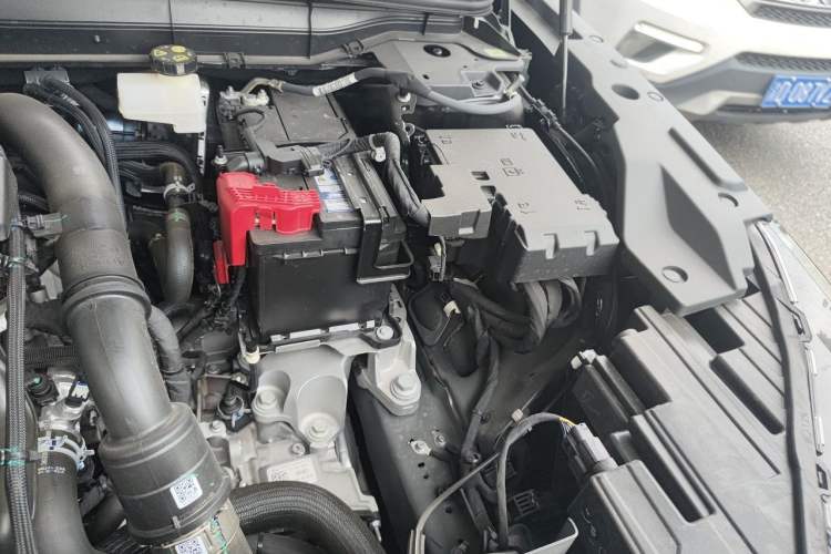 Used Lincoln Nautilus 2025 Model Facelifted 2.0T Four-Wheel Drive Zunyi Edition Engine Bay Left