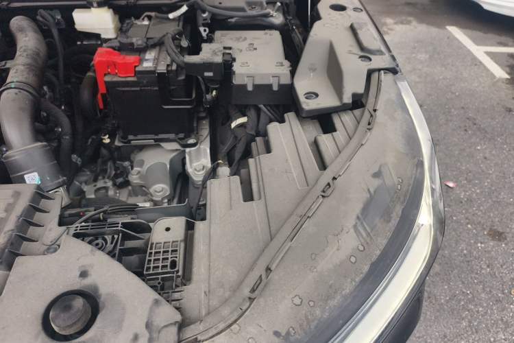 Used Lincoln Nautilus 2025 Model Facelifted 2.0T Four-Wheel Drive Zunyi Edition Engine Bay Left