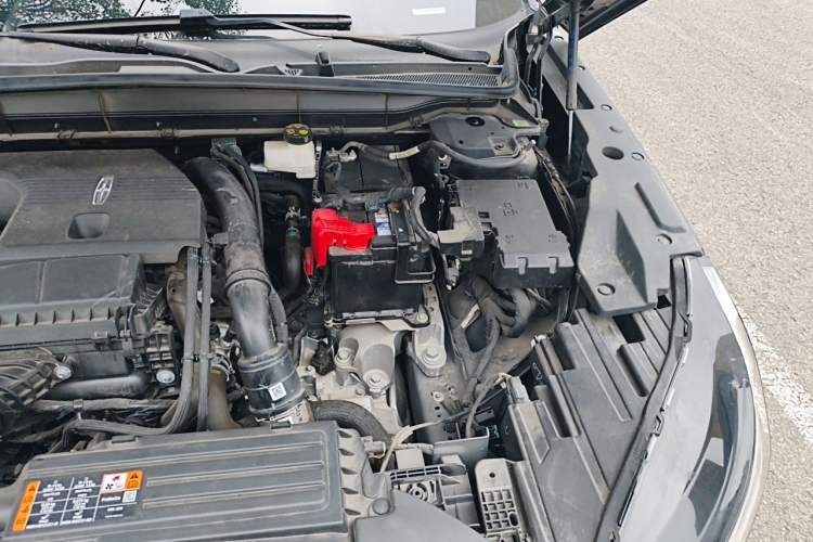 Used Lincoln Nautilus 2025 2.0T Four-Wheel Drive Luxury Edition Engine Bay Left
