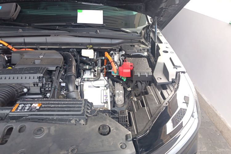 Used Lincoln Nautilus 2025 2.0T All-Wheel-Drive Luxury Hybrid Edition Engine Bay Left