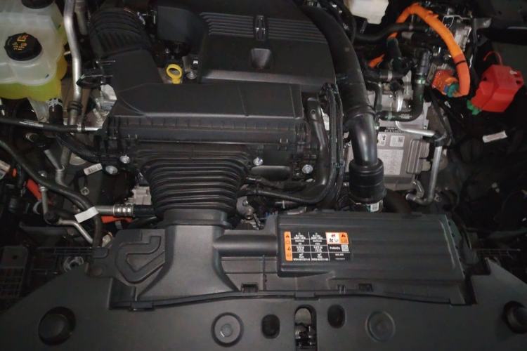 Used Lincoln Nautilus 2025 Model, Facelifted 2.0T Four-Wheel-Drive Zunyi Hybrid Version Engine Bay