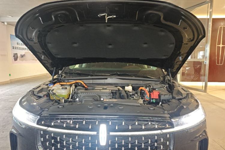 Used Lincoln Nautilus 2025 Model, Facelifted 2.0T Four-Wheel-Drive Zunyi Hybrid Version Engine Bay
