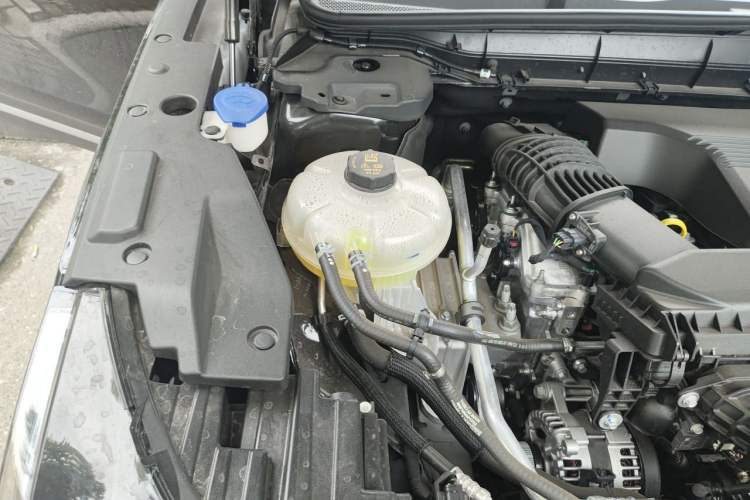Used Lincoln Nautilus 2025 Model Facelifted 2.0T Four-Wheel Drive Zunyi Edition Engine Bay Right