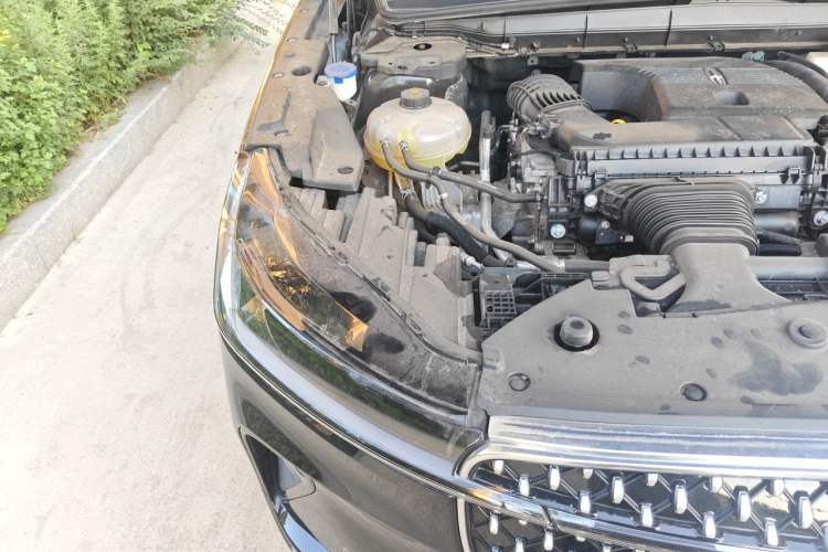Used Lincoln Nautilus 2025 Model Facelifted 2.0T Four-Wheel Drive Zunyi Edition Engine Bay Right