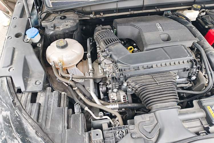 Used Lincoln Nautilus 2025 2.0T Four-Wheel Drive Luxury Edition Engine Bay Right
