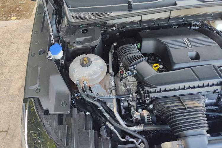 Used Lincoln Nautilus 2025 Model Facelifted 2.0T Four-Wheel Drive Zunxiang Edition Engine Bay Right