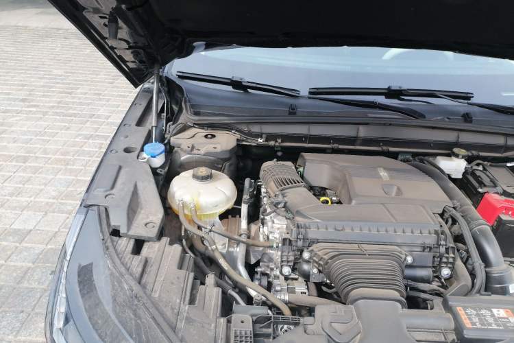 Used Lincoln Nautilus 2025 2.0T Four-Wheel Drive Luxury Edition Engine Bay Right