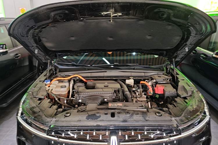 Used Lincoln Nautilus 2025 2.0T All-Wheel-Drive Zunrui Hybrid Version Engine Bay
