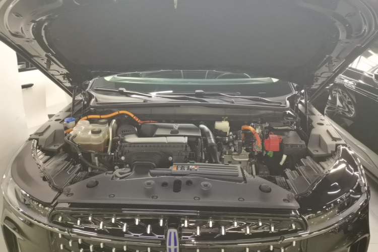 Used Lincoln Nautilus 2025 2.0T All-Wheel-Drive Zunrui Hybrid Version Engine Bay