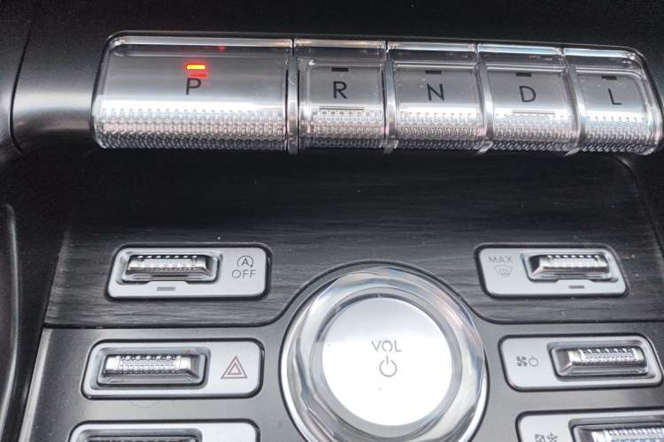 Used Lincoln Nautilus 2025 Model Facelifted 2.0T Four-Wheel Drive Zunyi Edition Gear Lever