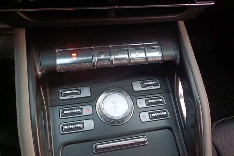 Used Lincoln Nautilus 2025 Model Facelifted 2.0T Four-Wheel Drive Zunyi Edition Gear Lever