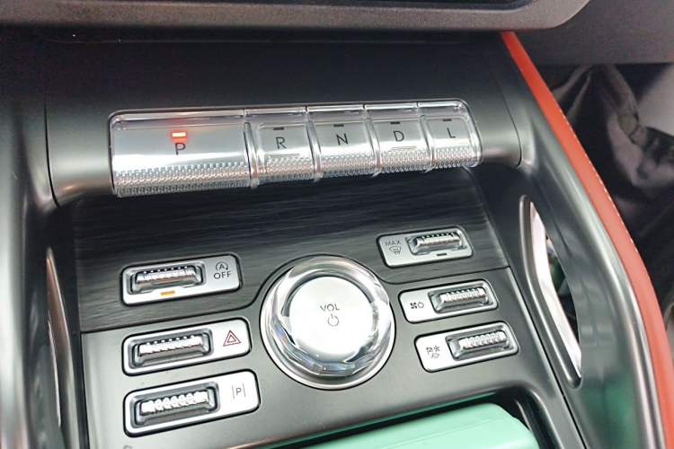 Used Lincoln Nautilus 2025 2.0T Four-Wheel Drive Luxury Edition Gear Lever