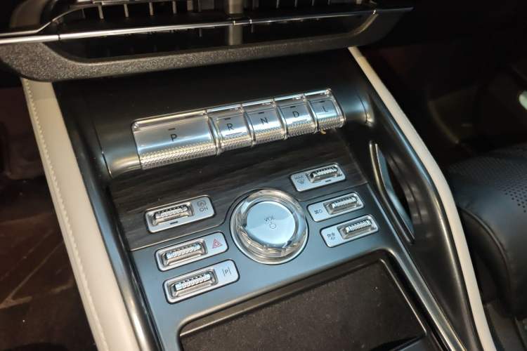 Used Lincoln Nautilus 2025 2.0T All-Wheel-Drive Luxury Hybrid Edition Gear Lever