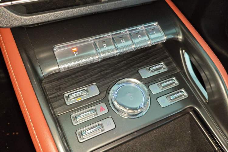 Used Lincoln Nautilus 2025 2.0T All-Wheel-Drive Luxury Hybrid Edition Gear Lever