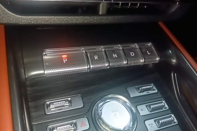 Used Lincoln Nautilus 2025 2.0T Four-Wheel Drive Luxury Edition Gear Lever