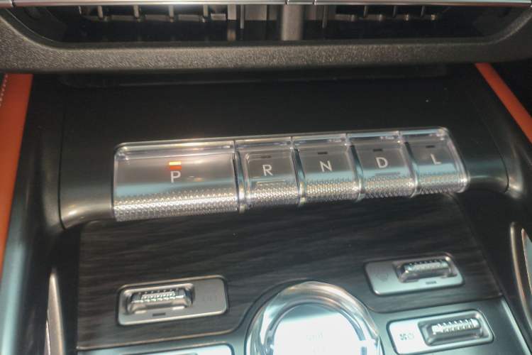 Used Lincoln Nautilus 2025 2.0T Four-Wheel Drive Luxury Edition Gear Lever