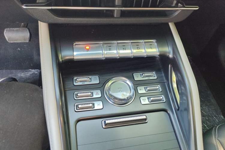 Used Lincoln Nautilus 2025 Model Facelifted 2.0T Four-Wheel Drive Zunxiang Edition Gear Lever