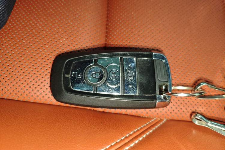 Used Lincoln Nautilus 2025 2.0T All-Wheel-Drive Luxury Hybrid Edition Interior 1