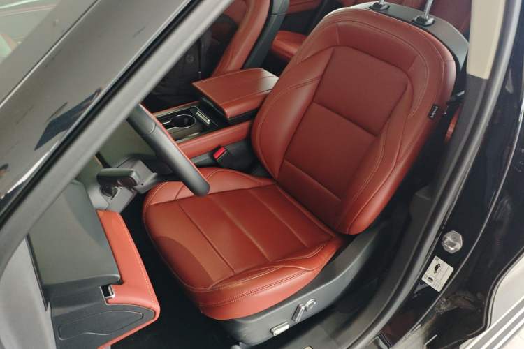 Used Lincoln Nautilus 2025 2.0T All-Wheel-Drive Luxury Hybrid Edition Left Front Seat
