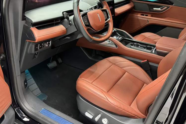 Used Lincoln Nautilus 2025 2.0T All-Wheel-Drive Luxury Hybrid Edition Left Front Seat