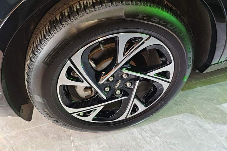 Used Lincoln Nautilus 2025 2.0T All-Wheel-Drive Zunrui Hybrid Version Left Front Wheel Hub