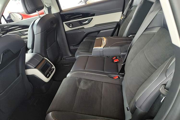 Used Lincoln Nautilus 2025 2.0T All-Wheel-Drive Zunrui Hybrid Version Left Rear Seat
