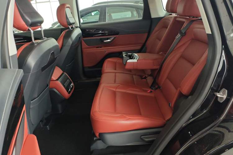 Used Lincoln Nautilus 2025 2.0T All-Wheel-Drive Luxury Hybrid Edition Left Rear Seat