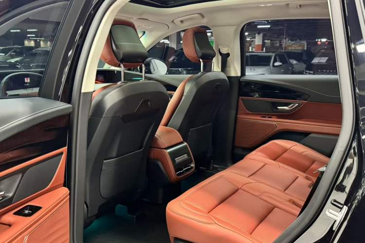 Used Lincoln Nautilus 2025 2.0T All-Wheel-Drive Luxury Hybrid Edition Left Rear Seat