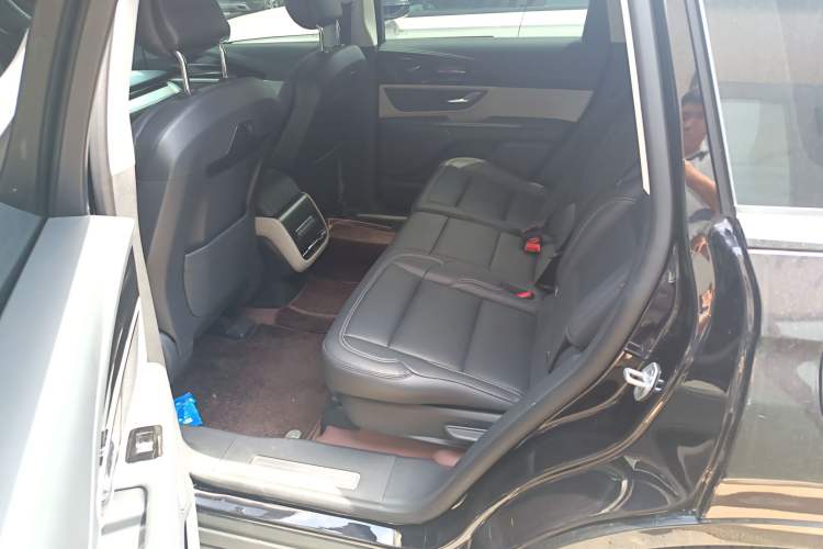 Used Lincoln Nautilus 2025 2.0T All-Wheel-Drive Luxury Hybrid Edition Left Rear Seat