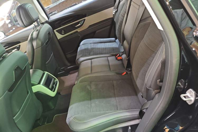 Used Lincoln Nautilus 2025 2.0T All-Wheel-Drive Zunrui Hybrid Version Left Rear Seat