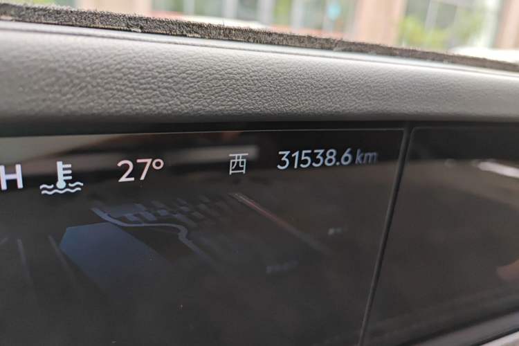 Used Lincoln Nautilus 2025 2.0T All-Wheel-Drive Zunrui Edition Odometer Close Up