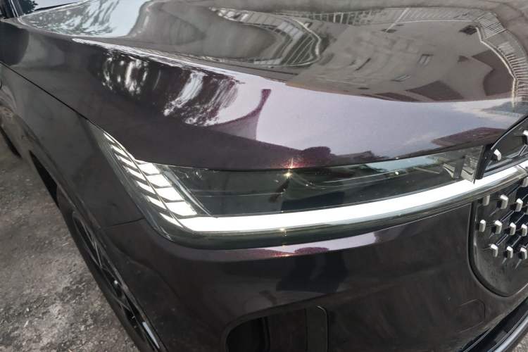 Used Lincoln Nautilus 2025 2.0T All-Wheel-Drive Luxury Hybrid Edition Right Front Headlight