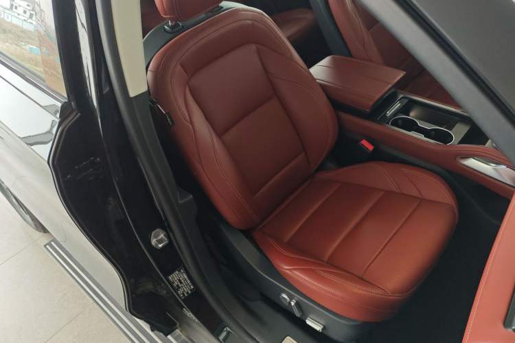 Used Lincoln Nautilus 2025 2.0T All-Wheel-Drive Luxury Hybrid Edition Right Front Seat