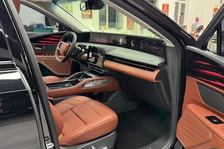 Used Lincoln Nautilus 2025 2.0T All-Wheel-Drive Luxury Hybrid Edition Right Front Seat
