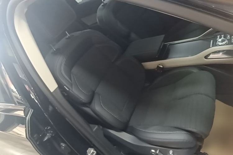 Used Lincoln Nautilus 2025 2.0T All-Wheel-Drive Zunrui Hybrid Version Right Front Seat