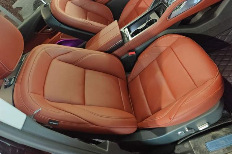 Used Lincoln Nautilus 2025 Model, Facelifted 2.0T Four-Wheel-Drive Zunyi Hybrid Version Right Front Seat